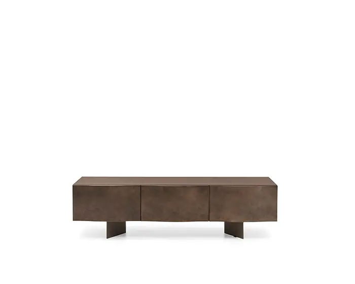 Sinuosa: TV bench with organic shaped doors | Calligaris New York