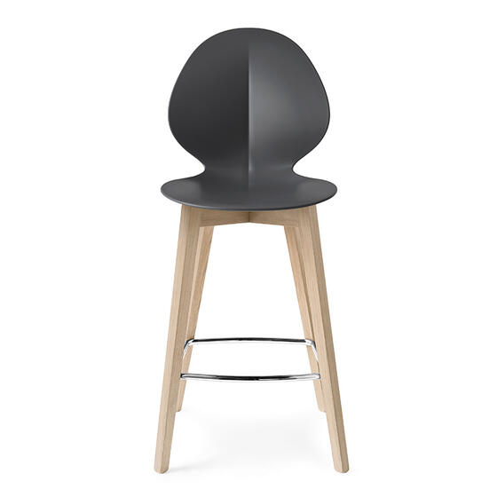 Basil: Stool with plastic seat and wooden base | Calligaris