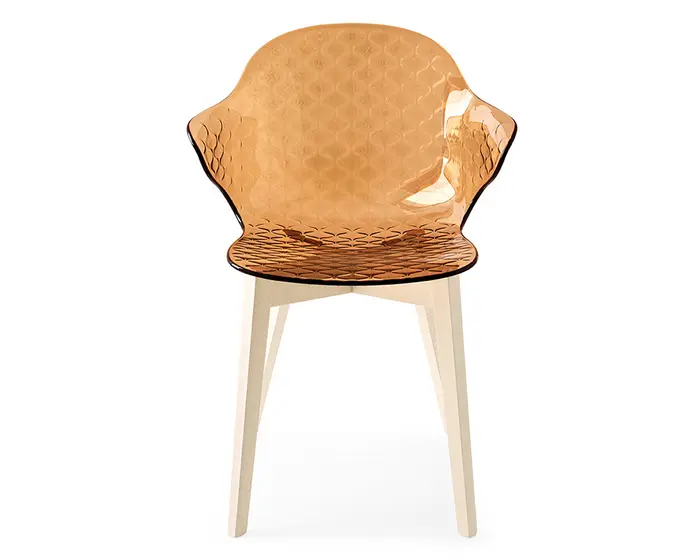 Saint Tropez: Chair with plastic shell and wooden base