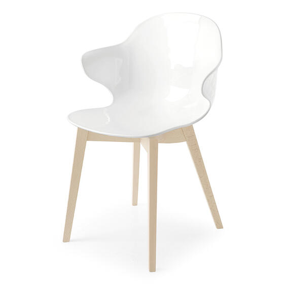 Saint Tropez: Chair with plastic shell and wooden base