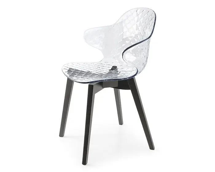 Saint Tropez: Chair with plastic shell and wooden base