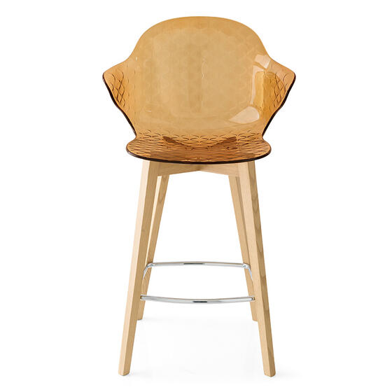 Saint Tropez: Stool with plastic shell and wooden base Saint Tropez: Stool with plastic shell and wooden base