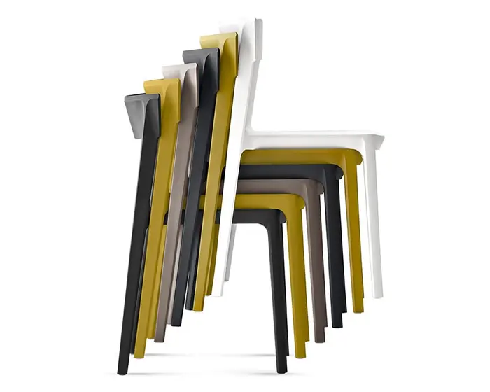 Skin: Stackable plastic chair with open back | Calligaris New York