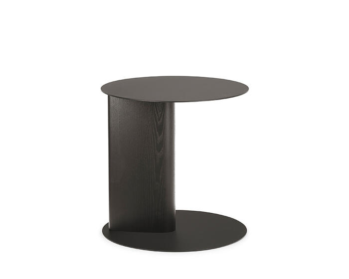 Sandy: Side table with wooden pillar base | Calligaris New York