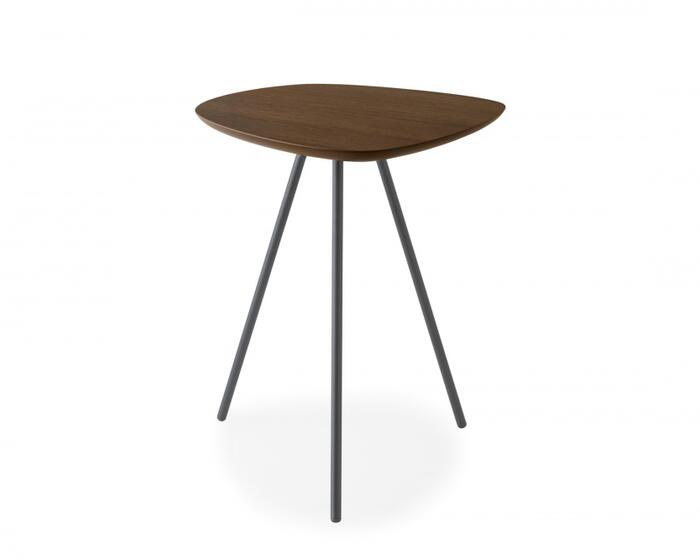 Tweet: Shaped top end table with metal base | Calligaris New