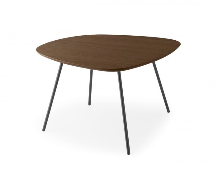 Tweet: Shaped top coffee table with metal base | Calligaris