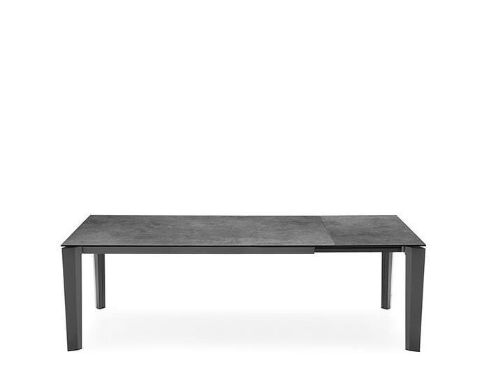 Delta: Table with extendable rectangular top and metal legs
