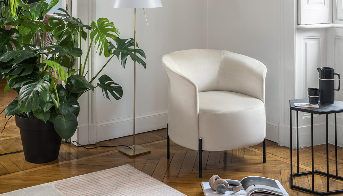 Rendez-Vous: Upholstered armchair with metal frame | Calligaris