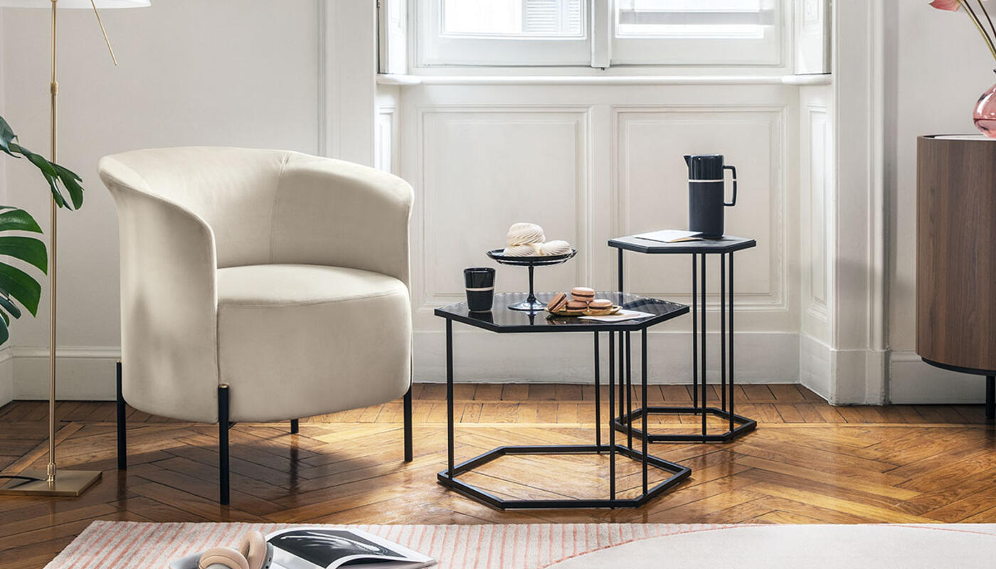 【cornice】COFFEE TABLE Bellwick Coffee Table by Ashley Furniture T777-1
