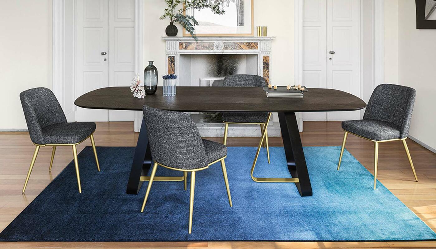 Sunshine: Table with wooden elliptical top and metal base Sunshine: Table with wooden elliptical top and metal base