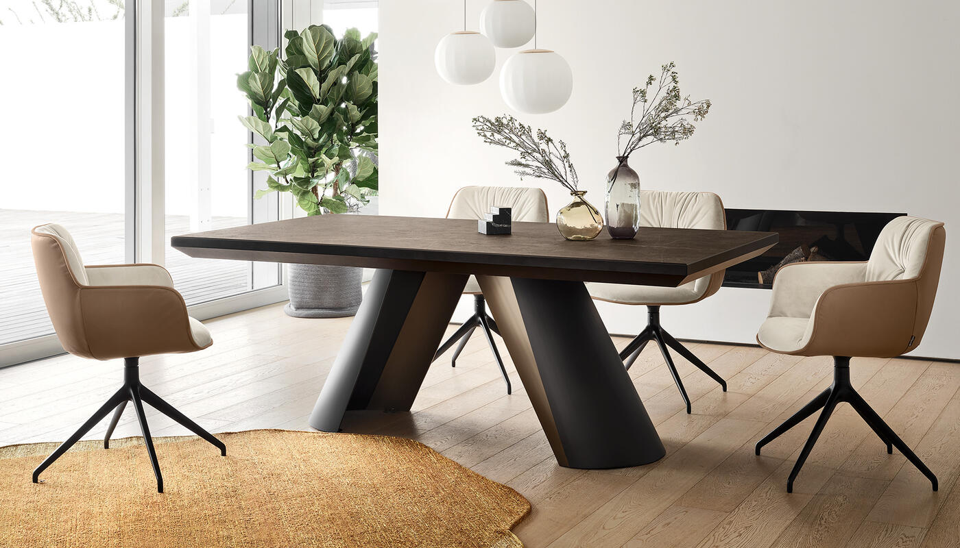 Apian Plus: Table with extendable rectangular top and metal legs