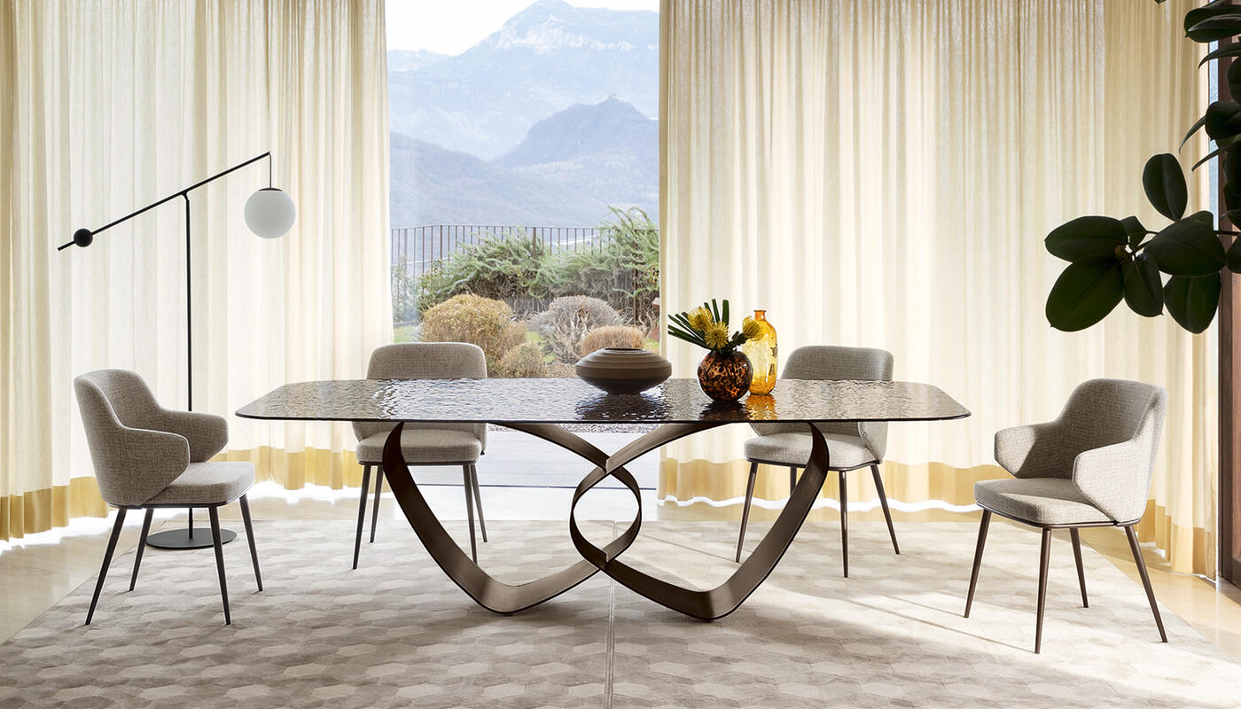 Breeze: Table with elliptical top and metal base