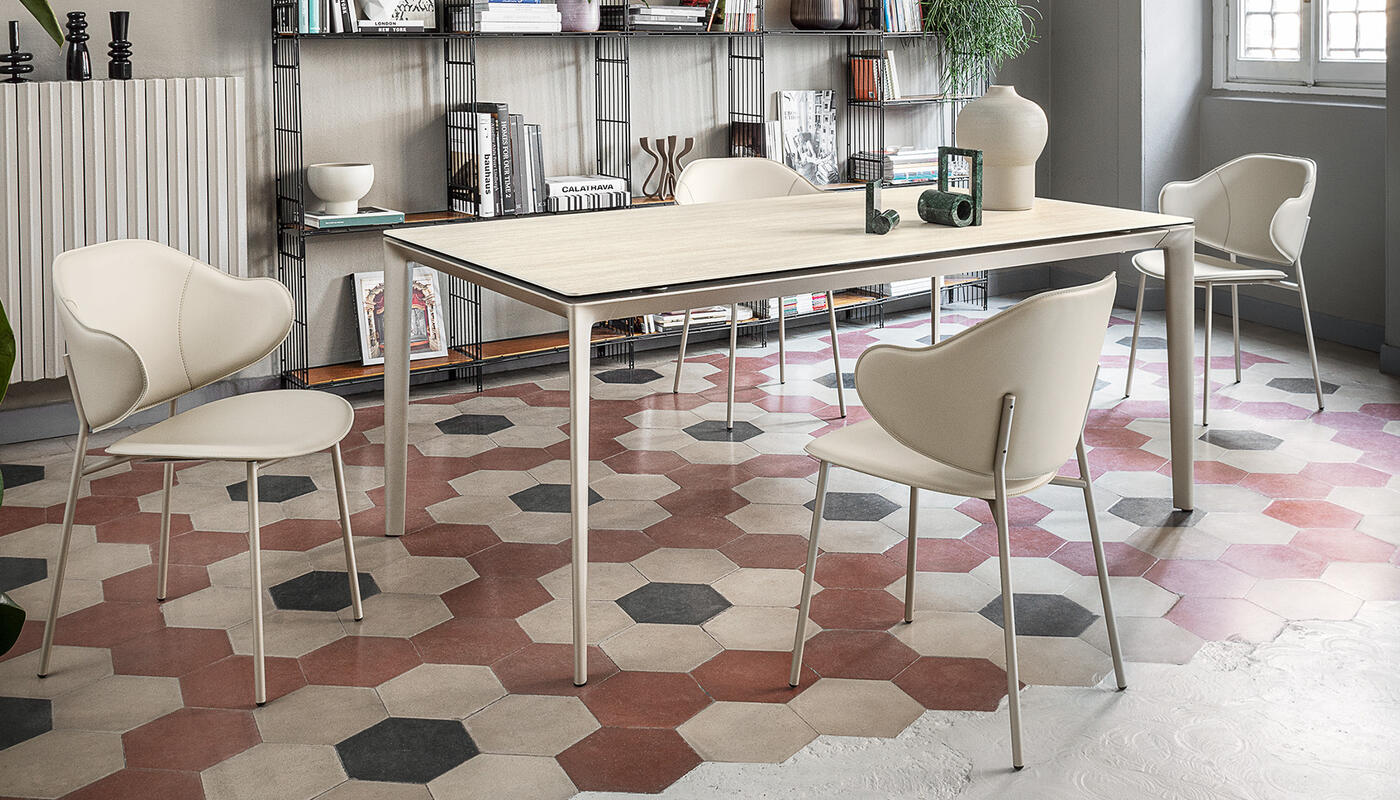 Boma: Rectangular extendable dining table with metal legs Boma: Rectangular extendable dining table with metal legs