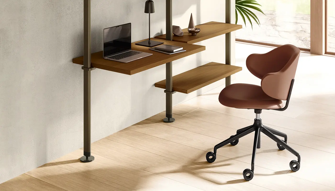 Holly: Upholstered height-adjustable chair with wheels