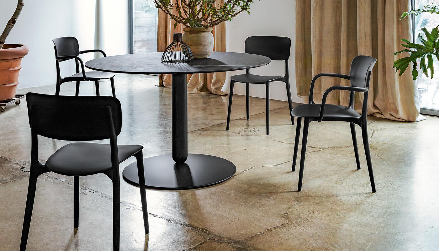 GMHN335A○Calligaris / カリガリス LIBERTY Dini Liberty: Stackable plastic armchair for outdoor | Calligaris