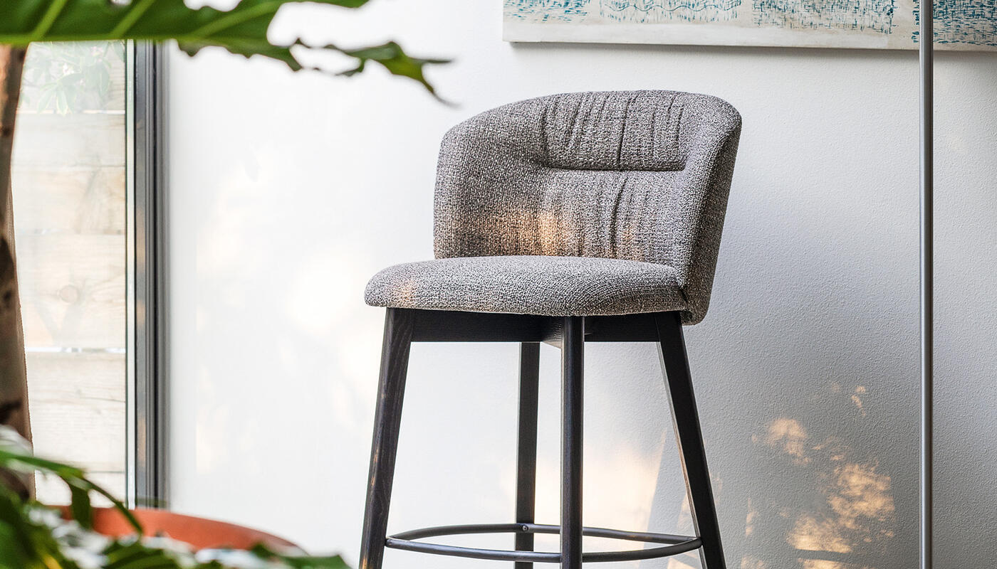 Sweel: Plush upholstered stool with wooden frame | Calligaris New York