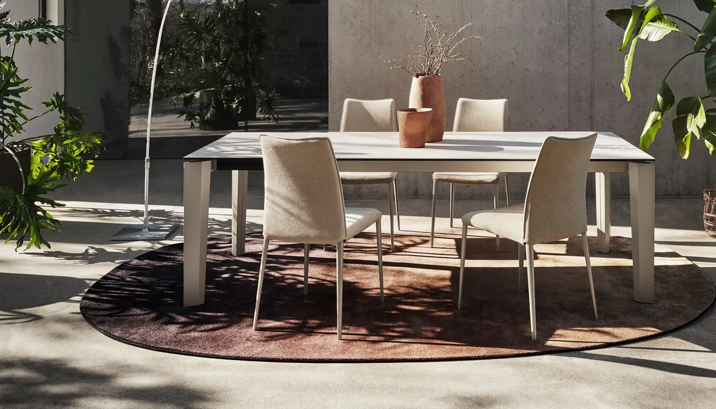 Delta: Table with extendable rectangular top and metal legs