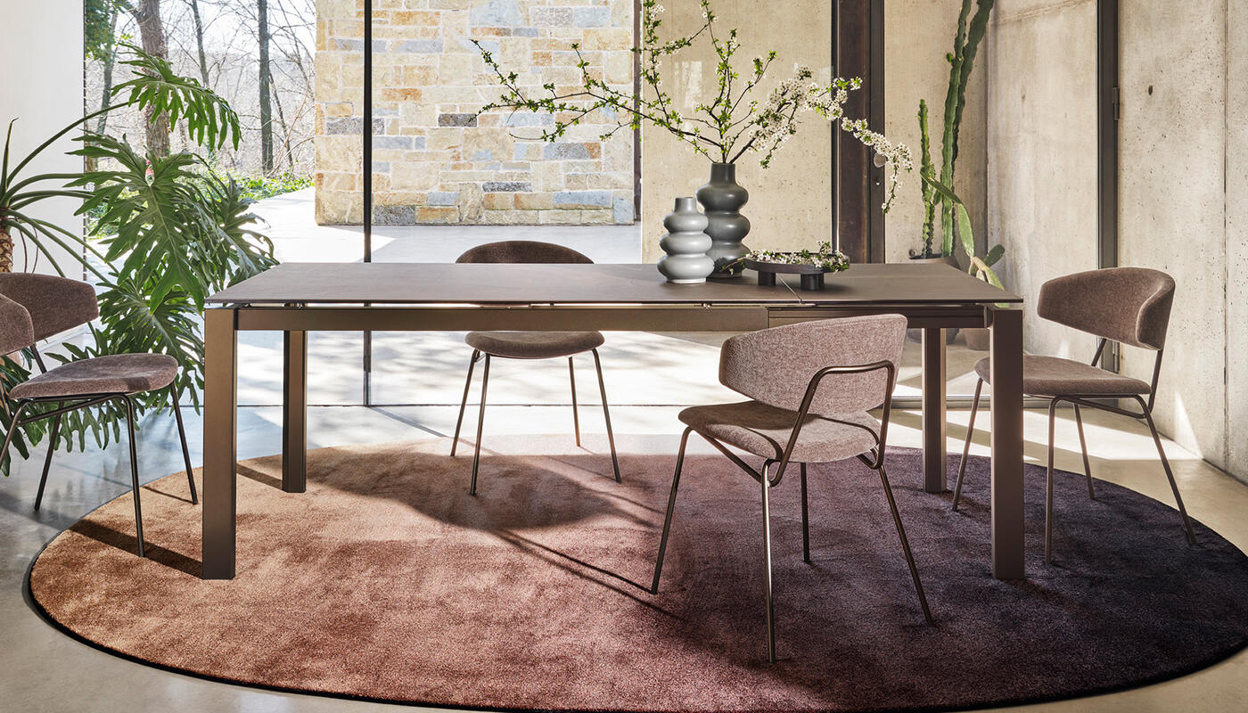 Duca: Table with extendable rectangular top and metal legs