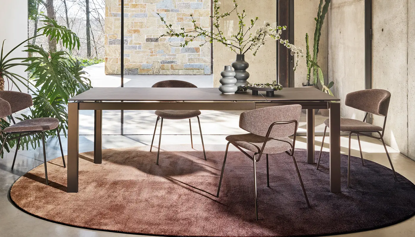 Duca: Table with extendable rectangular top and metal legs