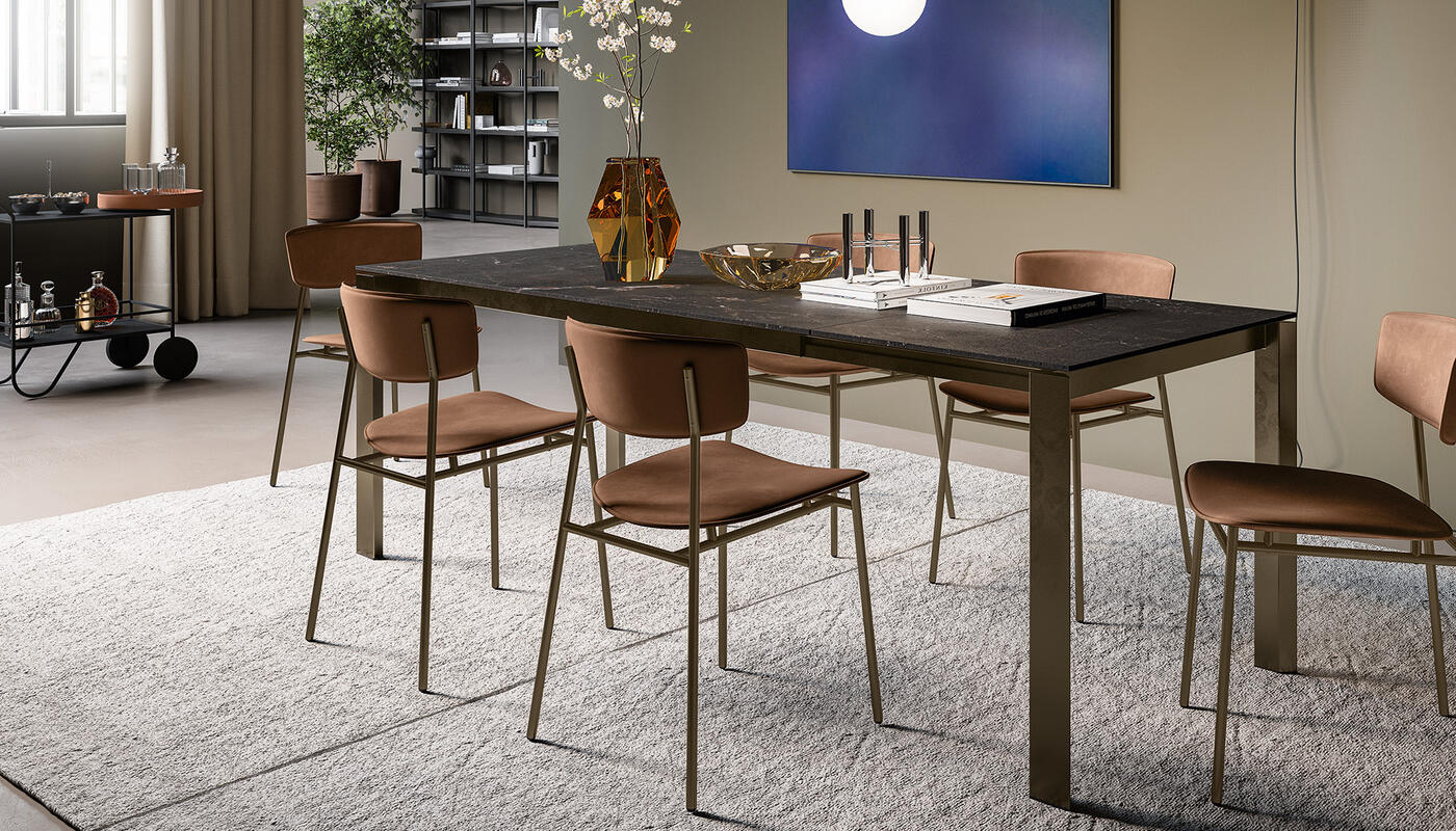 Duca: Table with extendable rectangular top and metal legs