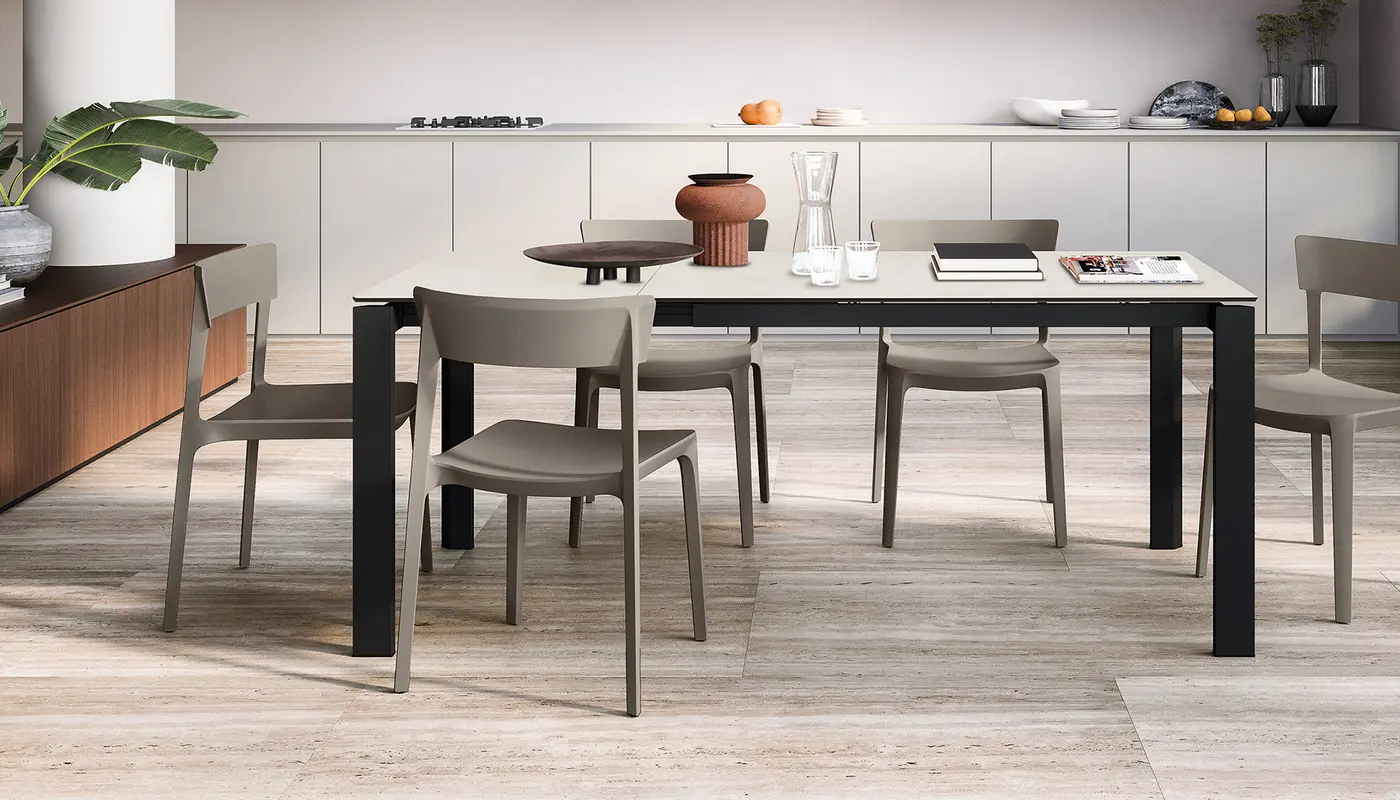 Duca: Table with extendable rectangular top and metal legs
