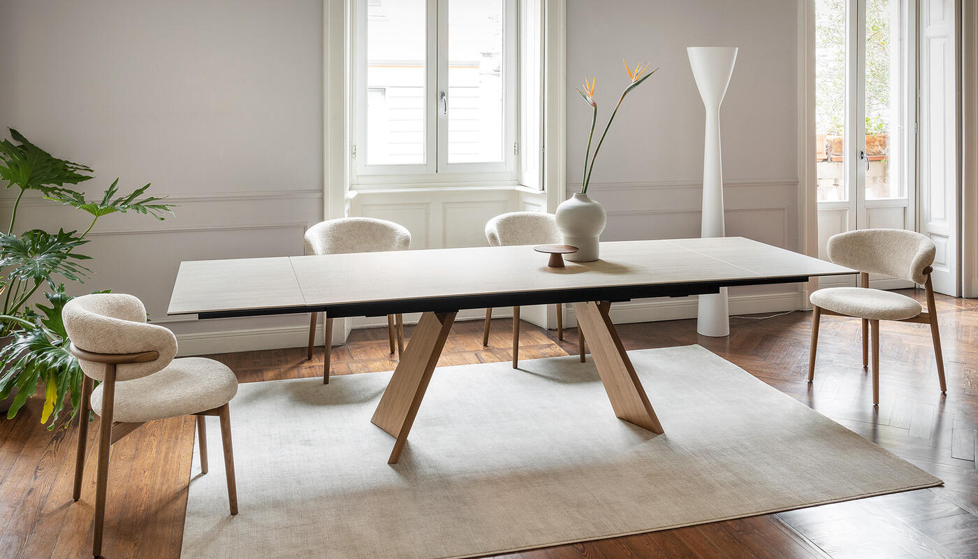 Icaro: Table with extendable rectangular top and wooden base