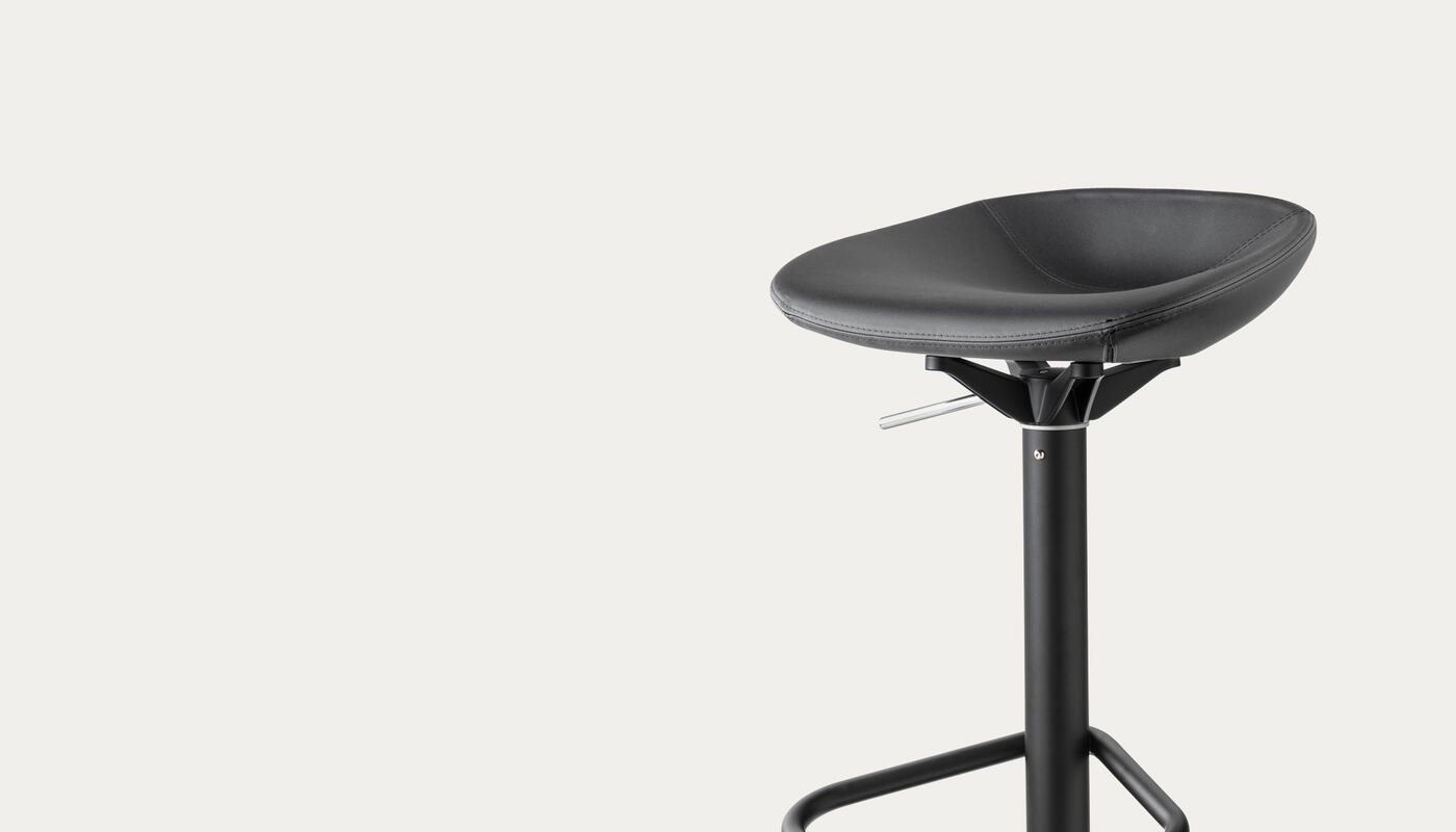 Palm: Upholstered stool with padded seat and height-adjustable