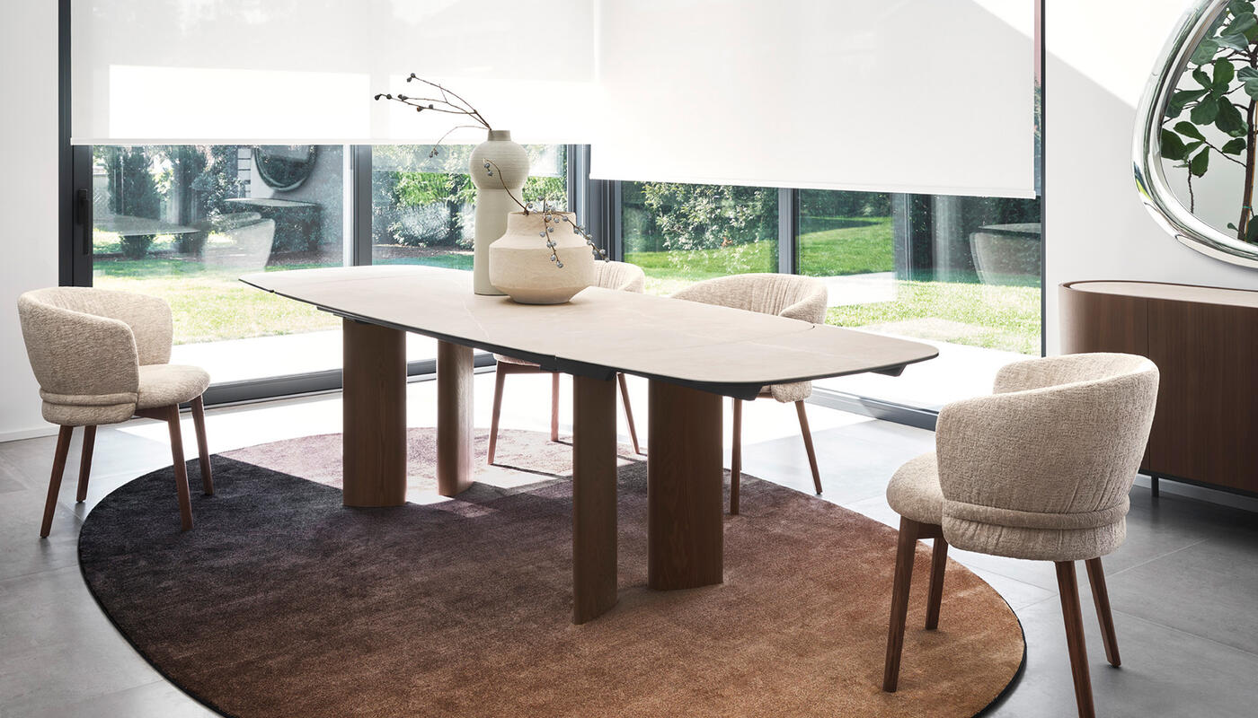 Sandy: Extendable dining table with elliptical top and wooden legs