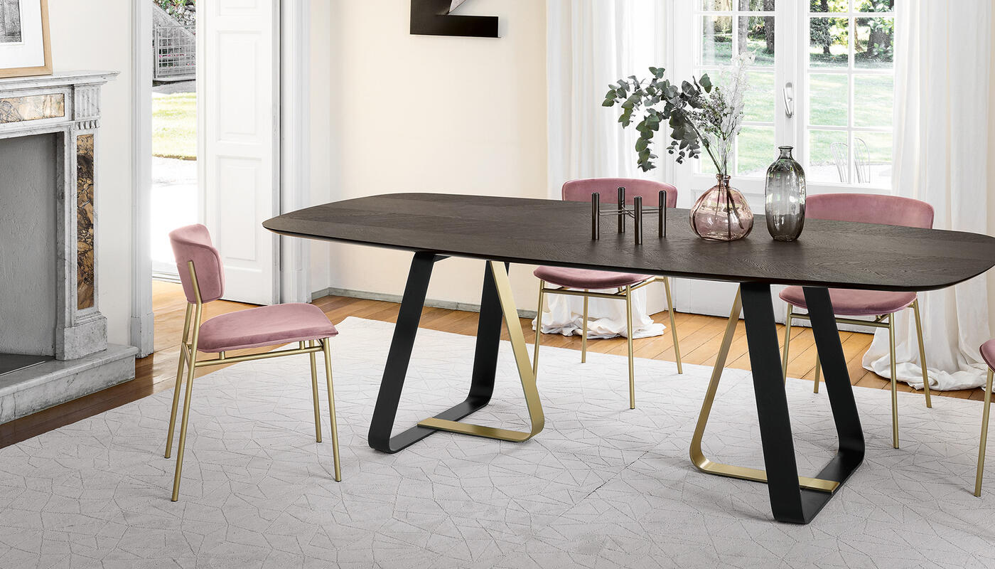 Sunshine: Table with wooden elliptical top and metal base