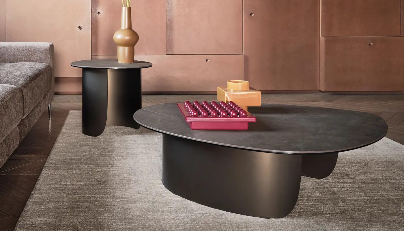 Twins: Coffee table with organic shape and metal base | Calligaris