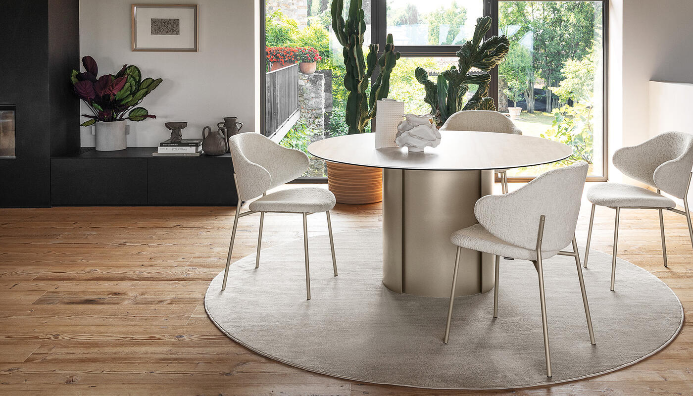 Yoroi: Pedestal base table with round top | Calligaris New York
