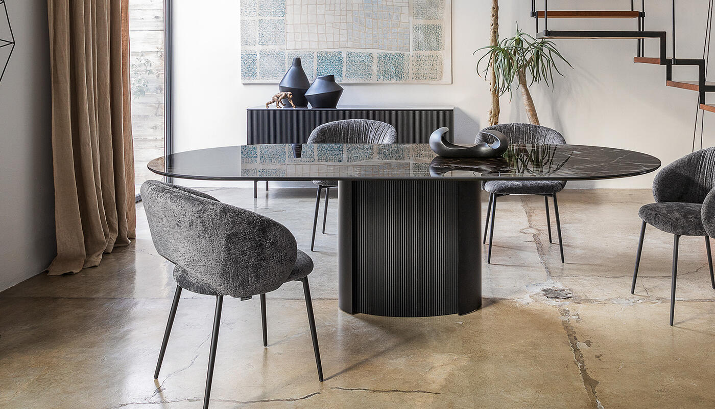 Yoroi: Pedestal base table with oblong top | Calligaris New York