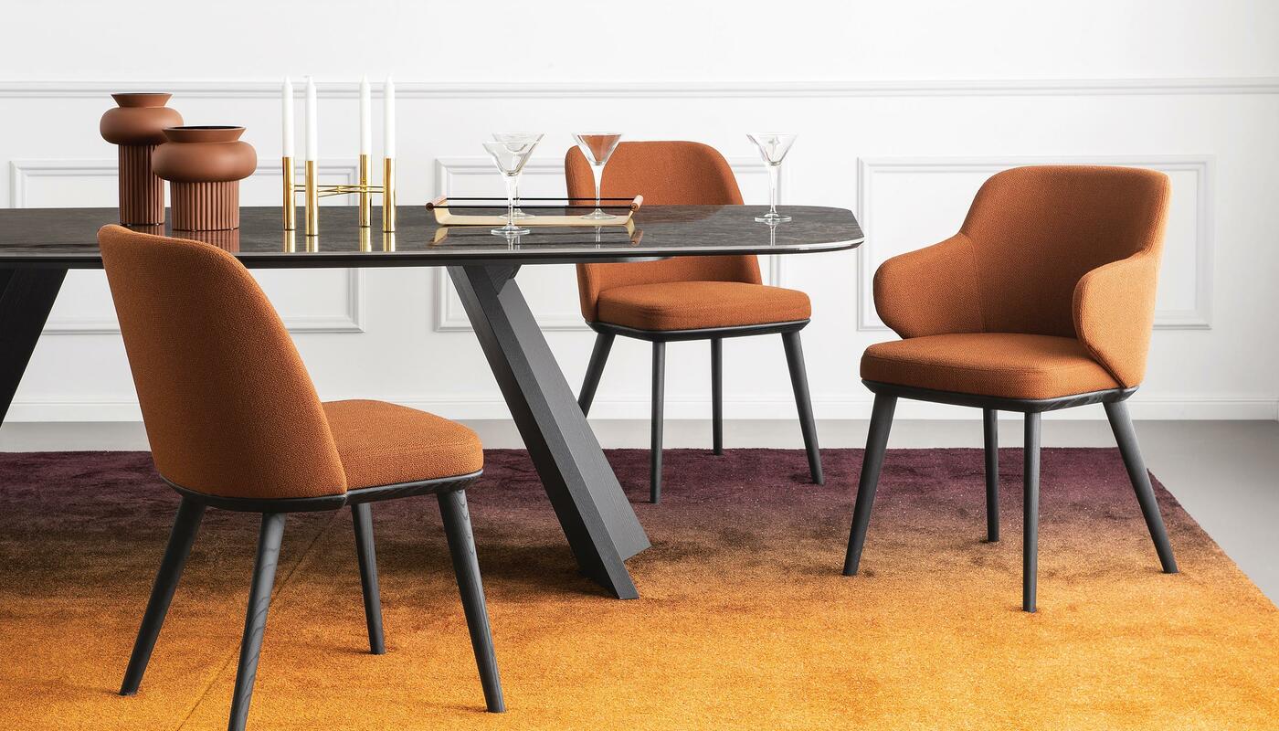 Foyer: Upholstered armchair with wooden base | Calligaris